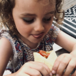 Parmis nos recettes préférées pour les kids il y a les wraps. Découvrez les sous différentes formes, wraps chauds, wraps froids...